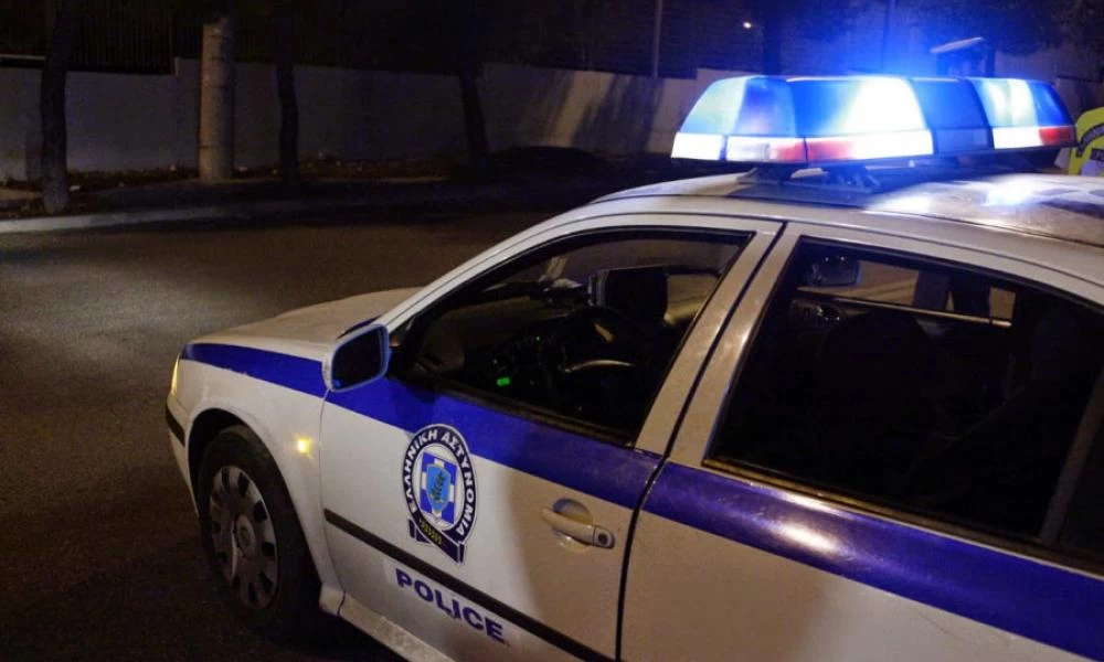Το "Χριστός Ανέστη" από το μεγάφωνο του περιπολικού (Βίντεο)
